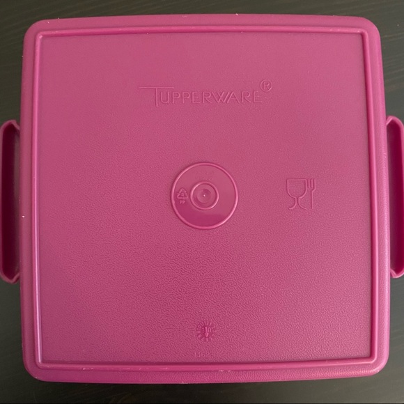 Tupperware Purple Square Container - Picture 3 of 4